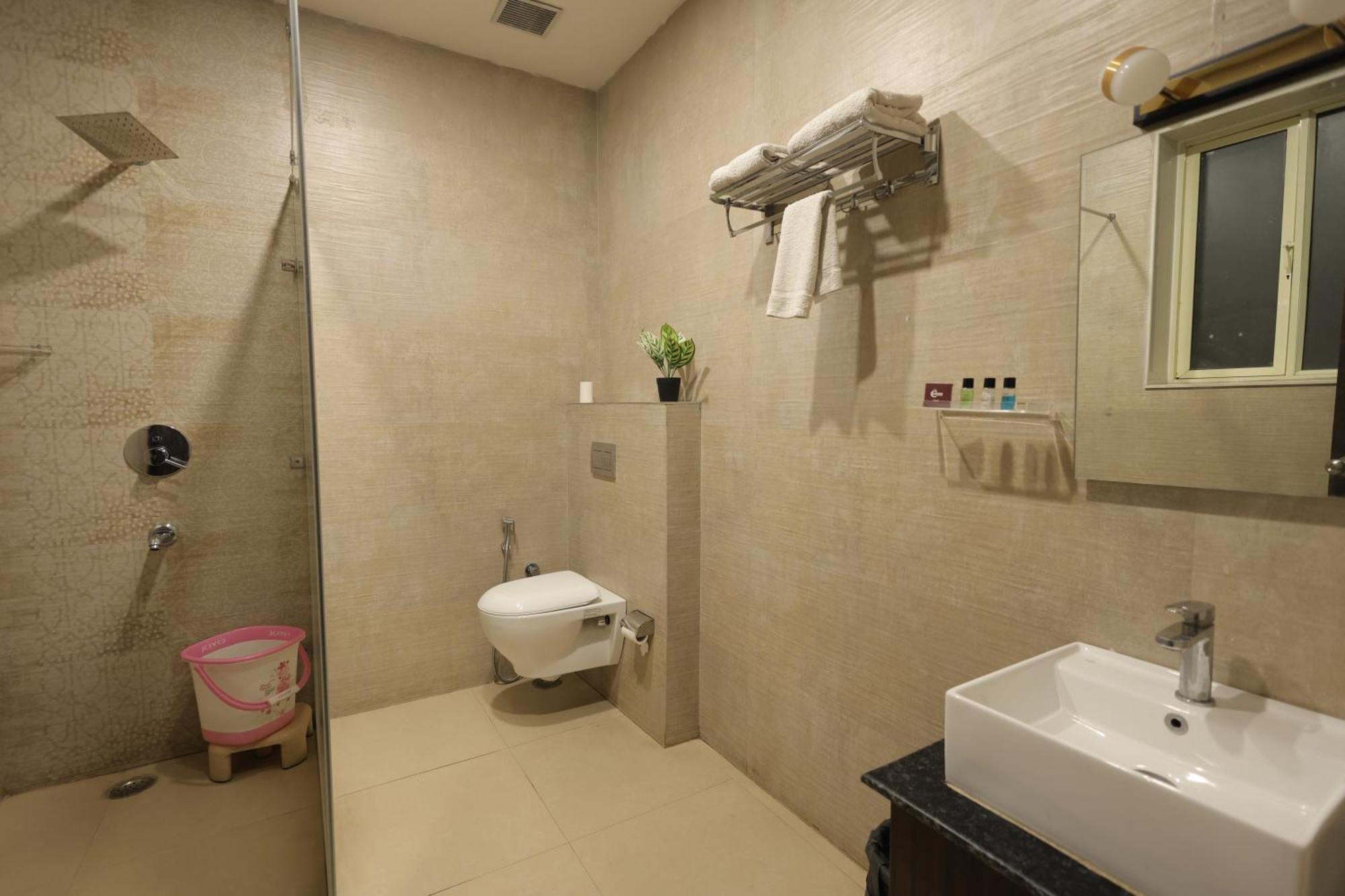 Crown Ceremonies Hotel Faridabad Exterior photo