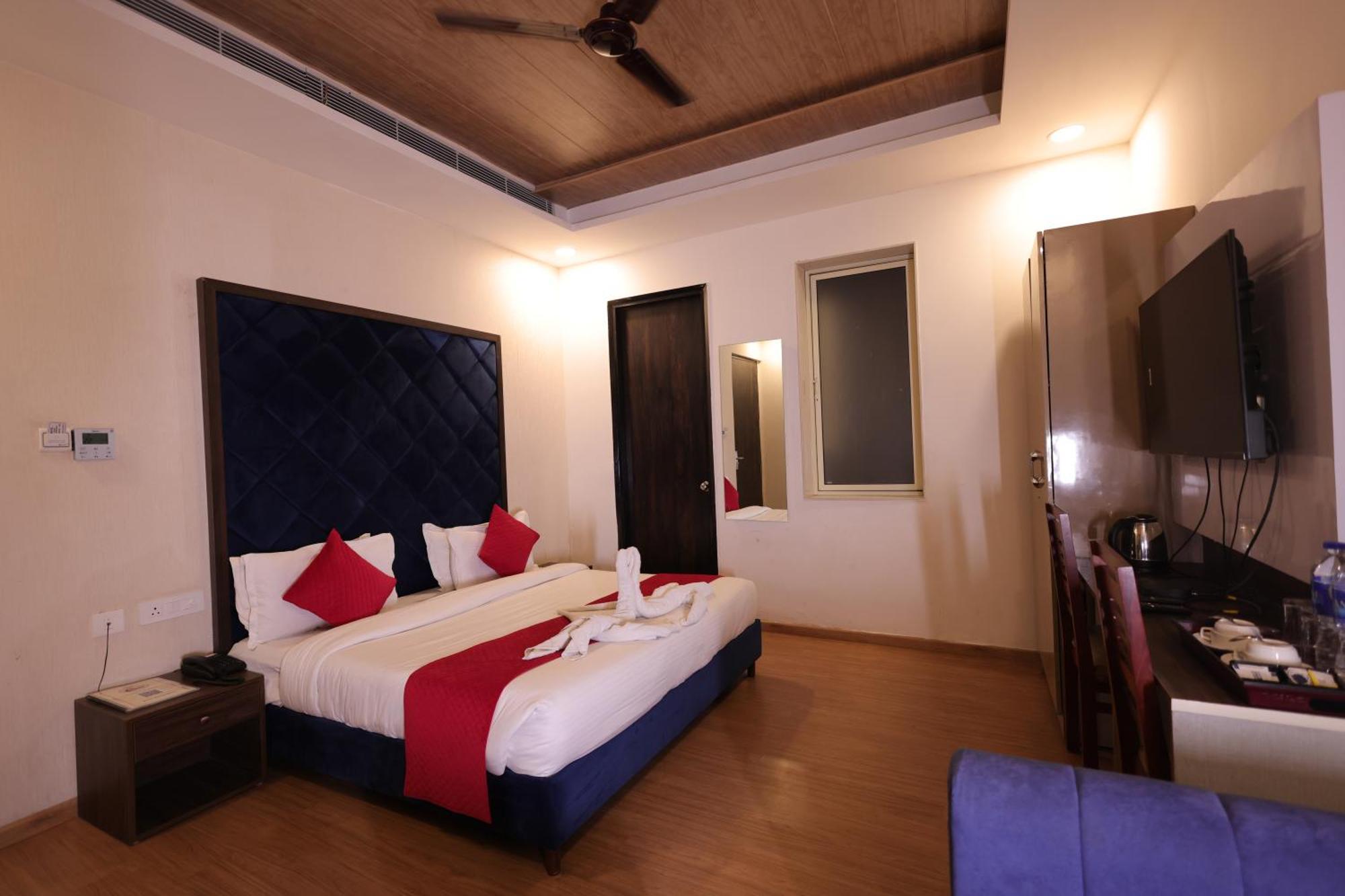 Crown Ceremonies Hotel Faridabad Exterior photo